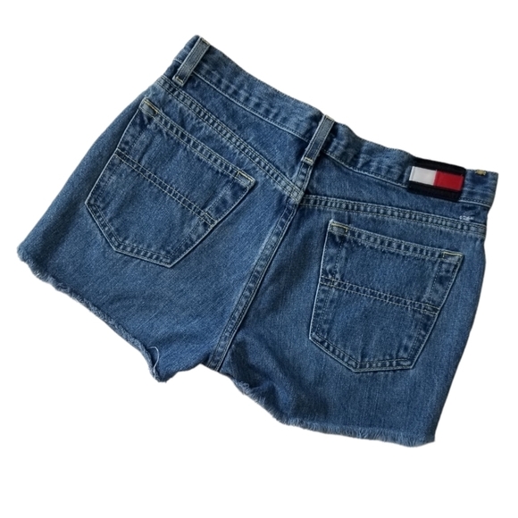 Tommy Hilfiger Distressed Mid Rise Blue Denim Logo Cutoff Jean Shorts Size 3. - Picture 2 of 8